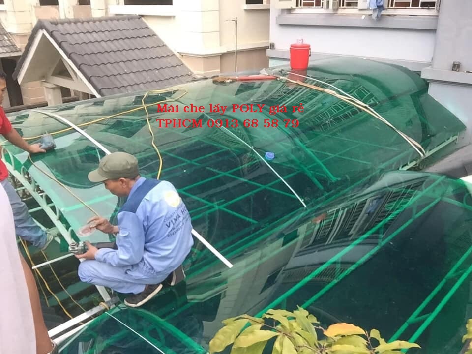 Tấm polycarbonate màu xanh hồ