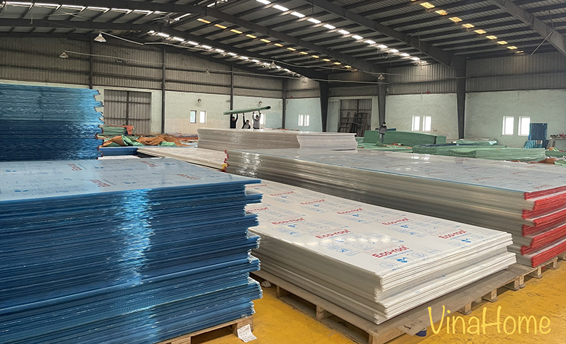 Mái che lấy sáng Polycarbonate, Tấm nhựa thông minh dày 3mm, Kích thước tấm nhựa polycarbonate, Kính polycarbonate là gì, Tấm polycarbonate rỗng ruột tại TPHCM, Tấm polycarbonate rỗng dày 10mm, Tấm polycarbonate rỗng dày 4mm, Tấm poly rỗng ruột giá rẻ,