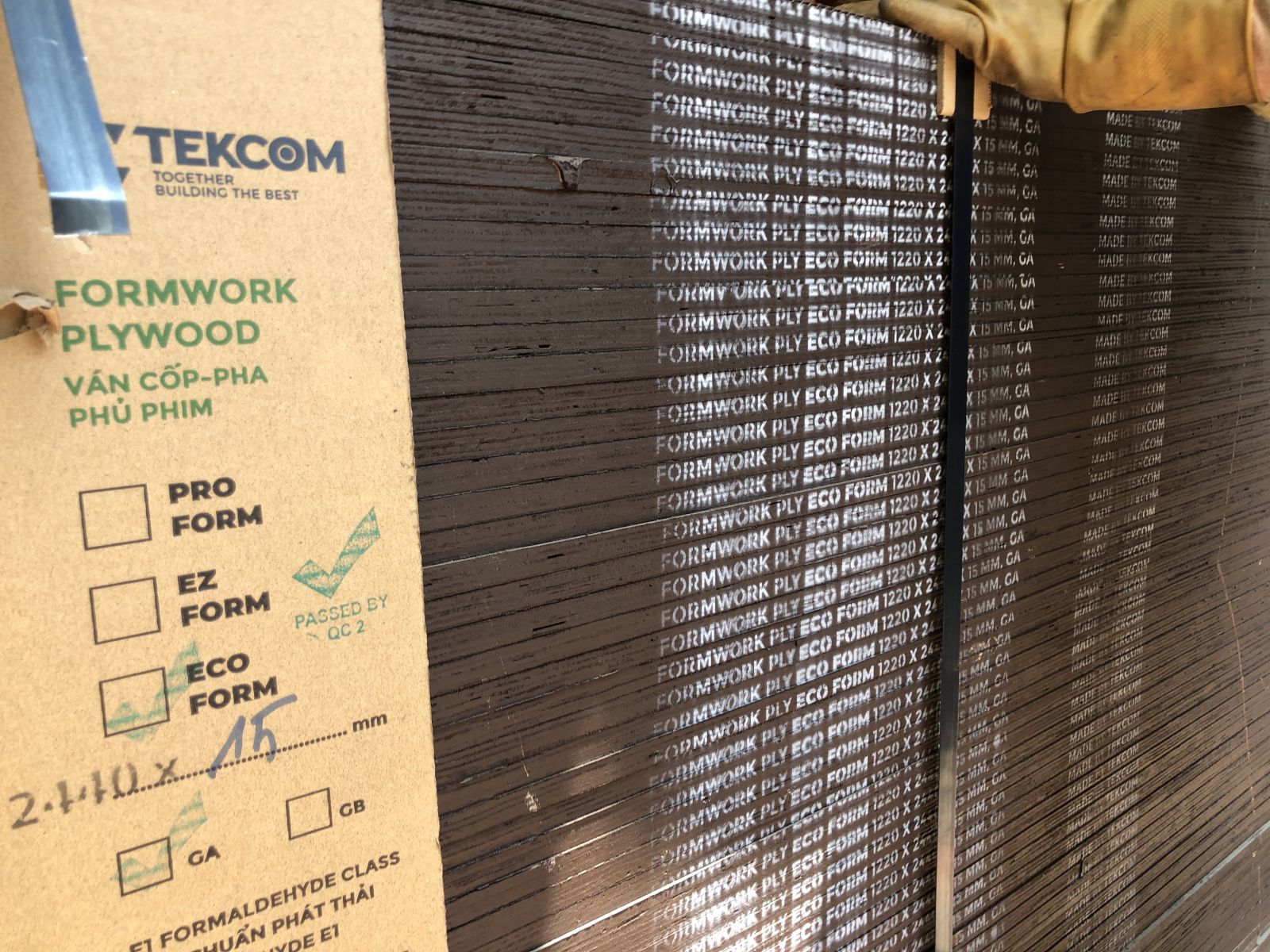 Ván Tekcom 15mm, giá ván phủ phim 15mm, Giá ván ép Cốp Pha phủ phim Tekcom 15mm 1.220 x 2.440 x 15ly