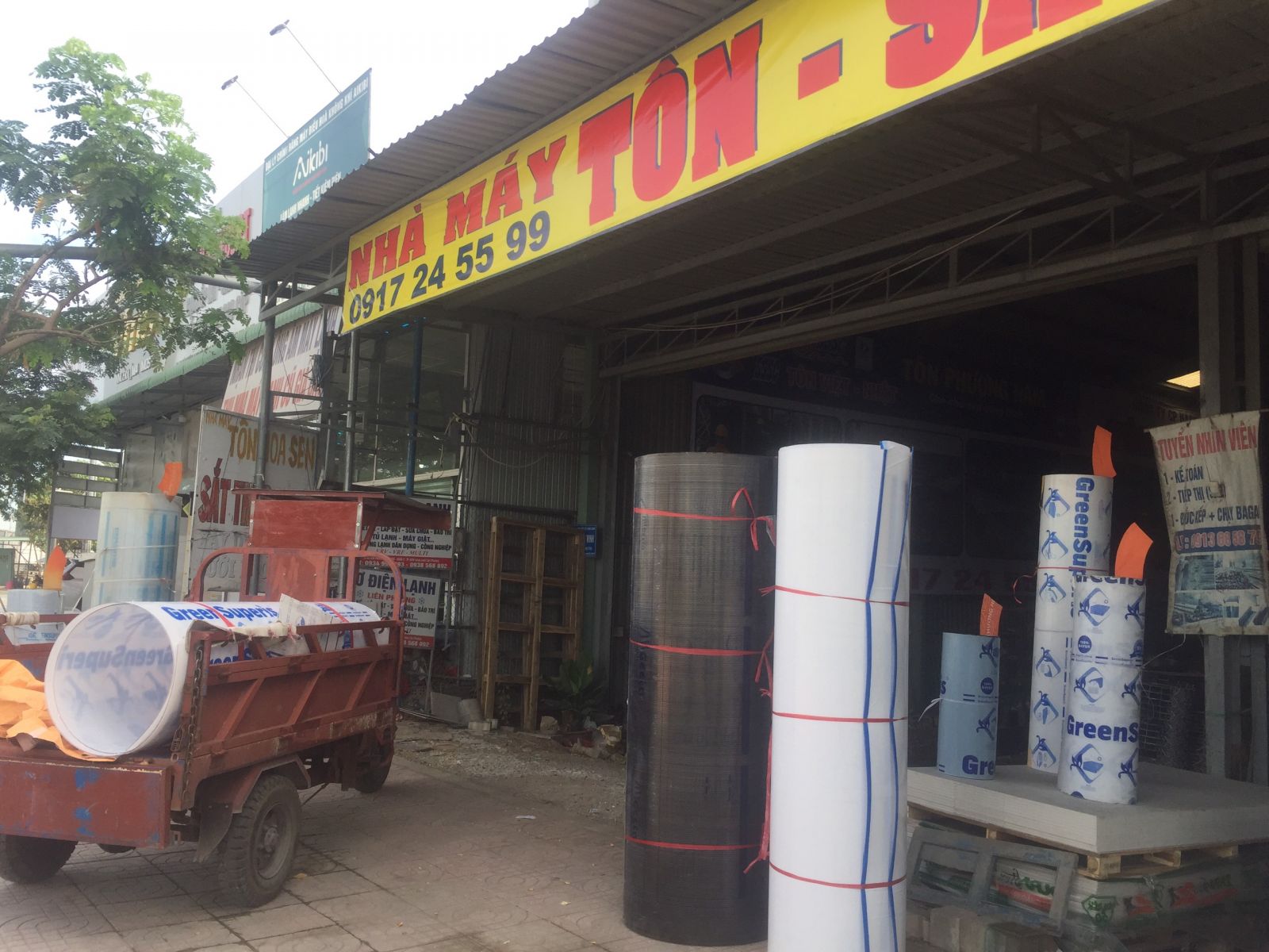 tấm poly lấy sáng màu trà