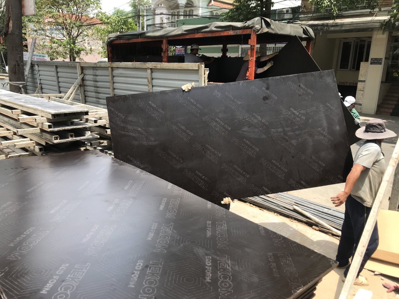 Ván phủ phim 17mm, Giá ván phủ phim 18mm, Giá ván phủ phim 15mm, Giá ván phủ phim 12mm, Bảng giá ván phủ phim, ván coppha phủ phim giá rẻ, Bán ván phủ phim cũ giá rẻ, Báo giá ván phủ phim tại Hà Nội, Báo giá ván phủ phim tại TPHCM, Báo giá ván phủ phim tekcom, Giá ván ép phủ phim tại Đà Nẵng, Giá ván phủ phim, Giá ván phủ phim tekcom, Kích thước tấm ván khuôn phủ phim, ván cốp pha phủ keo, Ván Coppha phủ keo, ván khuôn phủ phim, ván khuôn phủ phim tốt nhất, Ván phủ keo, ván phủ phim 17mm giá rẻ, Ván phủ phim chất lượng tốt nhất, ván phủ phim chuột túi, ván phủ phim con hổ, ván phủ phim con ngựa, ván phủ phim con rồng, Ván phủ phim giá rẻ, ván phủ phim Hoàng châu, ván phủ phim JH, Ván phủ phim không logo, ván phủ phim Lạc Đà, ván phủ phim long lựu, ván phủ phim Minh Long, ván phủ phim Song Long, ván phủ phim Thăng Long, ván phủ phim An Thành, ván phủ phim Trống Đồng, ván phủ phim cá mập, ván phủ phim an lợi phát, ván phủ phim Eco, ván phủ phim Mỹ Anh, ván phủ phim tại Bà Rịa Vũng Tàu, Ván phủ phim tại Bến Tre, Ván phủ phim tại Bình Thuận, ván phủ phim tại buôn mê thuột, Ván phủ phim tại Cà Mau, ván phủ phim tại Cần Thơ, Ván phủ phim tại Hậu Giang, ván phủ phim tại Kiên Giang, ván phủ phim tại Sóc Trăng, ván phủ phim tại Gia Lai, ván phủ phim tại kontum, ván phủ phim tại Đak Nông, ván phủ phim tại Đăk Lak, ván phủ phim tại Buôn Mê Thuật, ván phủ phim tại Long An, ván phủ phim tại Nha Trang, ván phủ phim tại Bình Định, ván phủ phim tại Quảng Bình, Ván phủ phim tại Ninh Thuận, Ván phủ phim tại Phú Quốc, Ván phủ phim tại Tây Ninh, ván phủ phim tại Tiền Giang, ván phủ phim tại Trà Vinh, ván phủ phim tại Vĩnh Long, Ván phủ phim tại Đồng Nai, Ván phủ phim tại Bình Dương, ván phủ phim tại TPHCM, Ván phủ phim TEKCOM, ván phủ phim Thăng Long, Ván phủ phim tốt nhất, Ván phủ phim nâu, Ván phủ phim không logo, Đại lý ván phủ phim TEKCOM